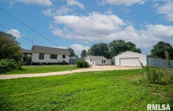 1319 W SHENANDOAH Drive, Peoria, IL 61614