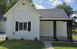 305 S ADAMS Street, Athens, IL 62613