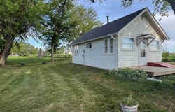 14 Climbing Hill Path, Climbing Hill, IA 51015