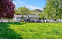 851 E Selah Rd, Yakima, WA 98901
