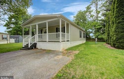 38 COLONIAL CIRCLE, SHIPPENSBURG, PA 17257