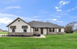 105 Court Side Drive, Snook, TX 77878