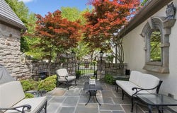 44 Coventry Court, Prairie Village, KS 66208