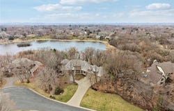 15330 Masons Pointe, Eden Prairie, MN 55347