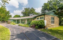 242 S Courtleigh Dr, Wichita, KS 67218