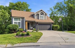 817 NW Golden Court, Blue Springs, MO 64015