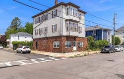 90 Hargraves St, Fall River, MA 02723