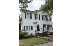 215 W Queen Street, Edenton, NC 27932