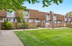 6468 State Road unit: L11, Parma, OH 44134