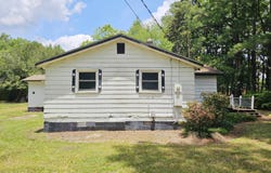90 Oak Tree St, Hallsboro, NC 28442