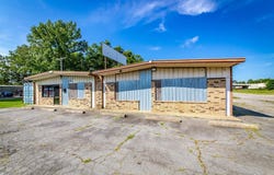 201 E Center St, Jacksonville, AR 72076