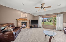 N75w24828 Robyn Ct, Sussex, WI 53089
