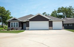132 Fairway Dr, Waverly, IA 50677