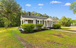 305 S Magnolia Ave., Andrews, SC 29510