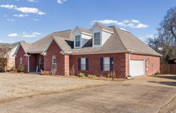 114 Leslie Drive, Senatobia, MS 38668