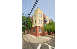 142 Fleming Ave, Newark City, NJ 07105-4033