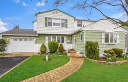 345 N Wisconsin Avenue, Massapequa, NY 11758
