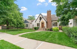 2078 Highland Parkway, Saint Paul, MN 55116