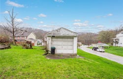 16 Fishpot Road, Centerville, PA 15368