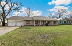 214 Center Street, Whitesboro, TX 76273