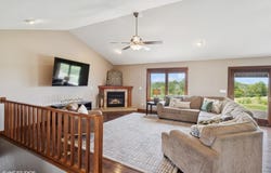 1191 Illinois Drive, Knoxville, IA 50138
