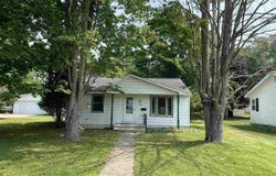 408 Burns, Charlevoix, MI 49720