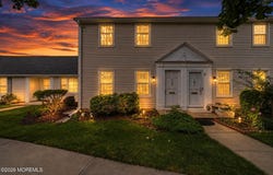 13 Sussex Way, Monroe, NJ 08831