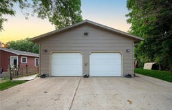614 S South Shore Drive Drive S, Windom, MN 56101