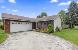 225 Heritage St, Belgium, WI 53004