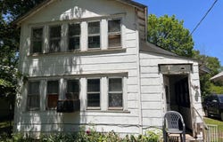 907 W 3rd St, Coffeyville, KS 67337