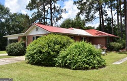 350 S College, Metter, GA 30439
