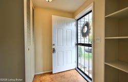 107 Canyon Ct, Louisville, KY 40229
