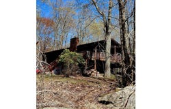 800 Pony Court, Lords Valley, PA 18428