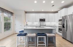 172 Hickory Hill Blvd, Totowa Boro, NJ 07512-2810