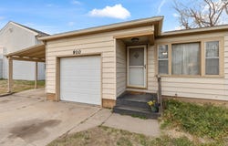 910 E 11th Ave, Hutchinson, KS 67501