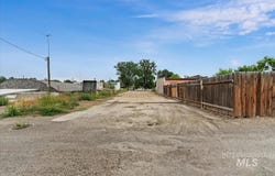 18 E Owyhee Ave, Homedale, ID 83628