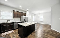 196 Amelia, Byron, GA 31008