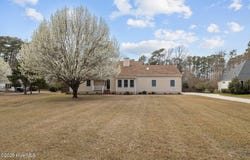 415 Hillcrest Drive, Morehead City, NC 28557