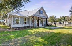 802 Old Spanish Trail, Bay Saint Louis, MS 39520