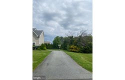 102 SWEETHOLLOW Drive, BEAR, DE 19701