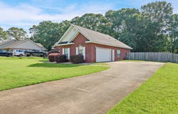 107 Fountain Crest Dr, Enterprise, AL 36330