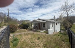 411 Hen Valley Rd, Oliver Springs, TN 37840