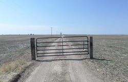 41824 Undercliff Rd, Avondale, CO