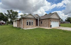 113 E Wood St, Shelbina, MO 63468