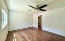 1423 1/2 S East St, Benton, AR 72015