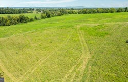 41272 YAKEY LANE, LOVETTSVILLE, VA 20180