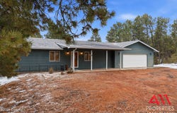 6 Waters Dr, Pine Haven, WY 82721