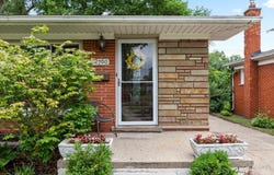 12760 Sterling Court, Oak Park, MI 48237
