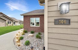306 Prairie Bluff Dr, Sergeant Bluff, IA 51054