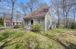 345 Franklin Street, Vineyard Haven, MA 02568
